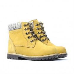 Small children boots 29c bufo yellow
