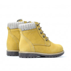 Small children boots 29c bufo yellow