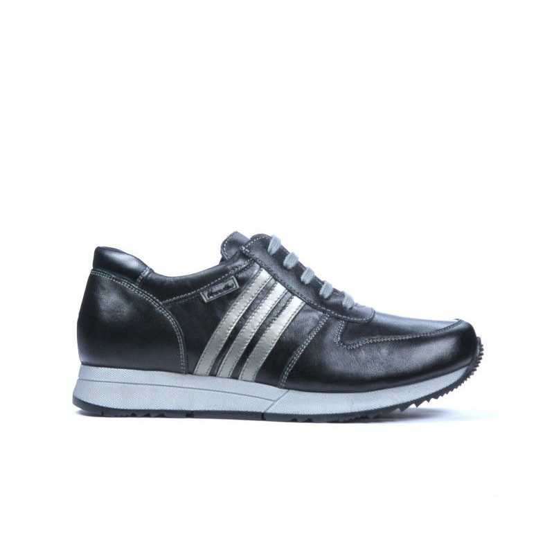 Women sport shoes 665 black