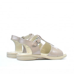 Small children sandals 40c patent beige pearl
