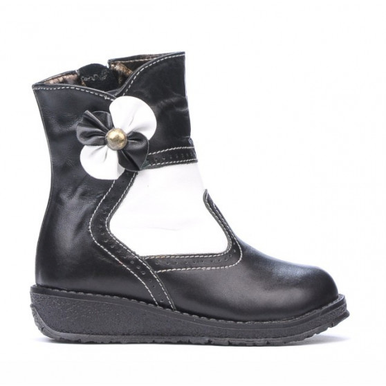 Small children boots 20c black+white