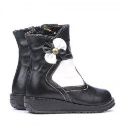 Small children boots 20c black+white