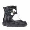 Small children boots 20c black+white