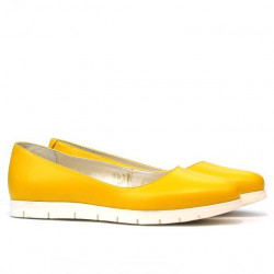 Women dancers 677-1 yellow