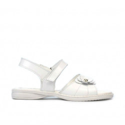 Small children sandals 55c patent white