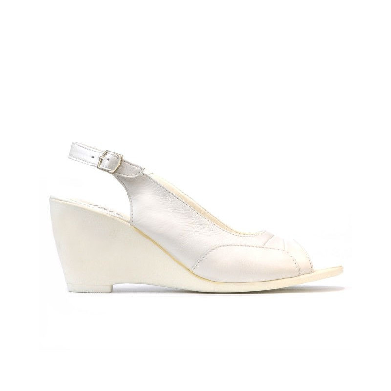 Women sandals 599 white pearl