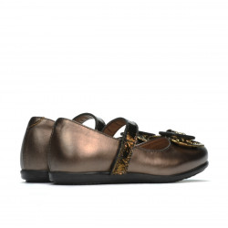 Small children shoes 67c brown pearl combined