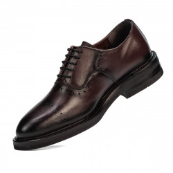Teenagers stylish, elegant shoes 381 a bordo