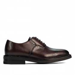 Teenagers stylish, elegant shoes 381 a bordo