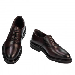 Teenagers stylish, elegant shoes 381 a bordo