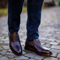 Teenagers stylish, elegant shoes 381 a bordo