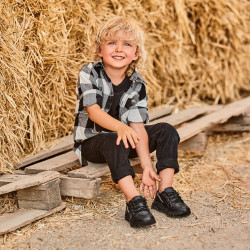 Small children shoes 72c black lifestyle