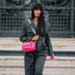 Women shoulder bag 006g pink caviar lifestyle