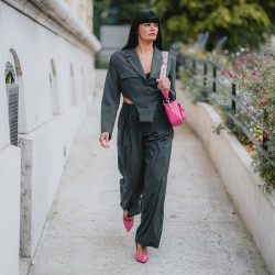 Women shoulder bag 006g pink caviar lifestyle