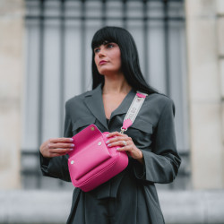 Women shoulder bag 006g pink caviar lifestyle