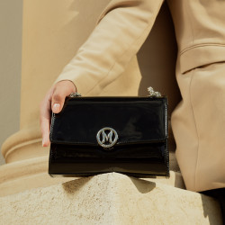 Women shoulder bag 013g 01 patent black lifestyle