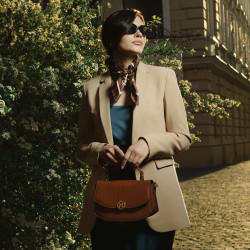 Women hand bag 023g croco camel lifestyle