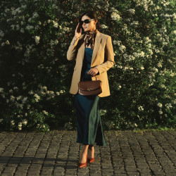 Women hand bag 023g croco camel lifestyle