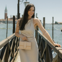 Women shoulder bag 028g croco beige lifestyle