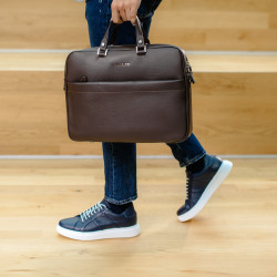 Notebook bag 301g 01 biz brown lifestyle