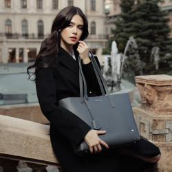 Women shoulder bag 034g 01 grey lifestyle