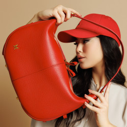 Women hand bag 038g red caviar lifestyle