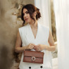 Women hand bag 039g brown cognac lifestyle