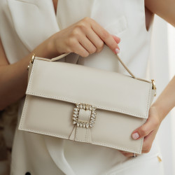Women hand bag 039g ivory lifestyle