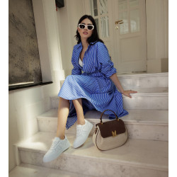 Women hand bag 043g bufo taupe lifestyle