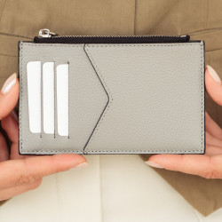 Portcard 209g 01 biz gray lifestyle