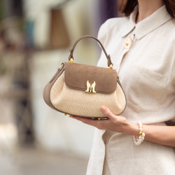 Women hand bag 042g bufo taupe lifestyle