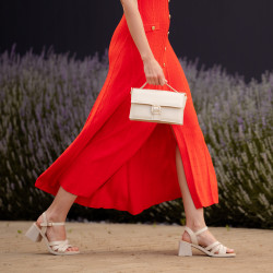 Women hand bag 039g ivory lifestyle