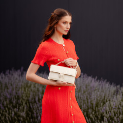 Women hand bag 039g ivory lifestyle