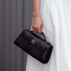 Women shoulder bag 041g 01 croco black lifestyle