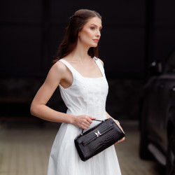 Women shoulder bag 041g 01 croco patent black lifestyle