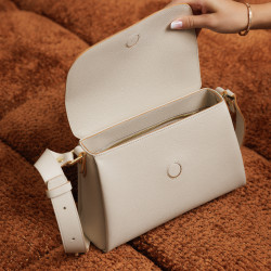 Women shoulder bag 040g panna lifestyle