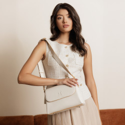 Women shoulder bag 040g panna lifestyle