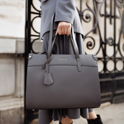 Women shoulder bag 047g 01 petrol caviar lifestyle