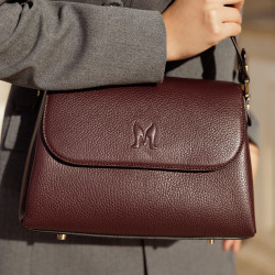 Women shoulder bag 040g black cherry lifestyle