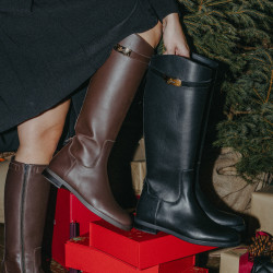 Women knee boots 3420 chocolate lifestyle