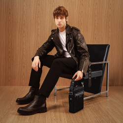 Geanta barbati de umar 304g 01 tesut black+napa black lifestyle