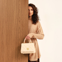 Women shoulder bag 049g panna safiano lifestyle