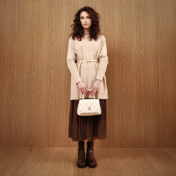 Women shoulder bag 049g panna safiano lifestyle