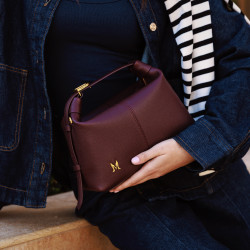 Women hand bag 037-1g burgundy lifestyle