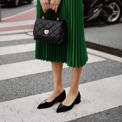 Women shoulder bag 049g biz black lifestyle