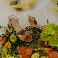 Women sandals 1365 patent beige lifestyle
