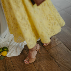 Women sandals 1365 patent beige lifestyle